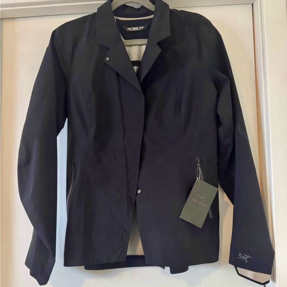 Arc'teryx Women's Hardsheel Blazer in Black